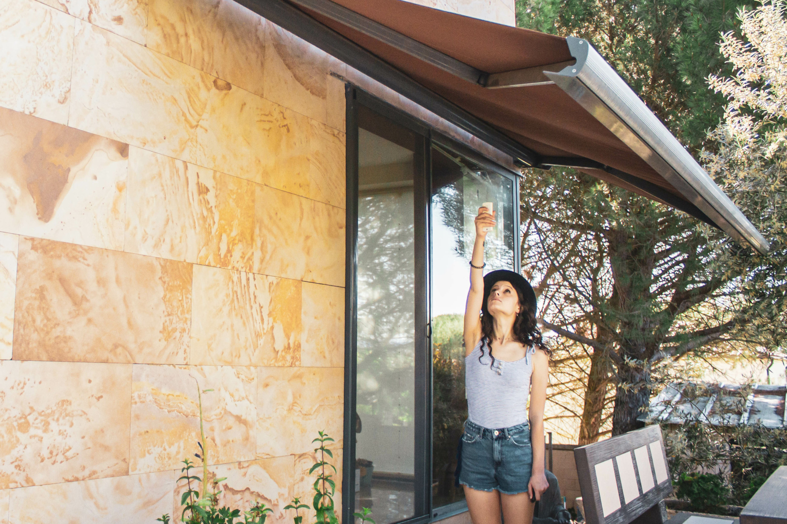 Elektrische Markisen und Sonnensegel Handhabung